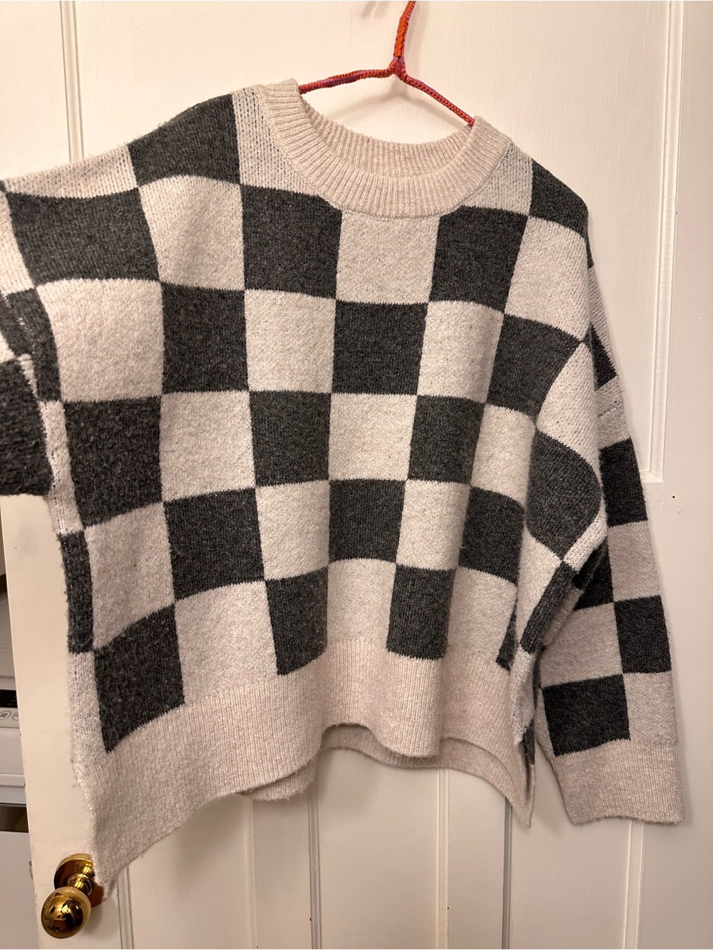 ⭐️ moon & madison XL Slight Crop Checkerboard Crewneck Sweater - Black & Cream - Picture 4 of 6